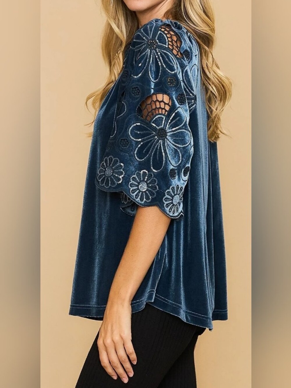 NWT Umgee Velvet Cutout Floral Sleeve Top